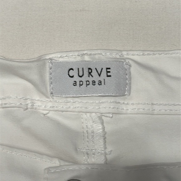 Curve Appeal White Shorts - Picture 3 of 5